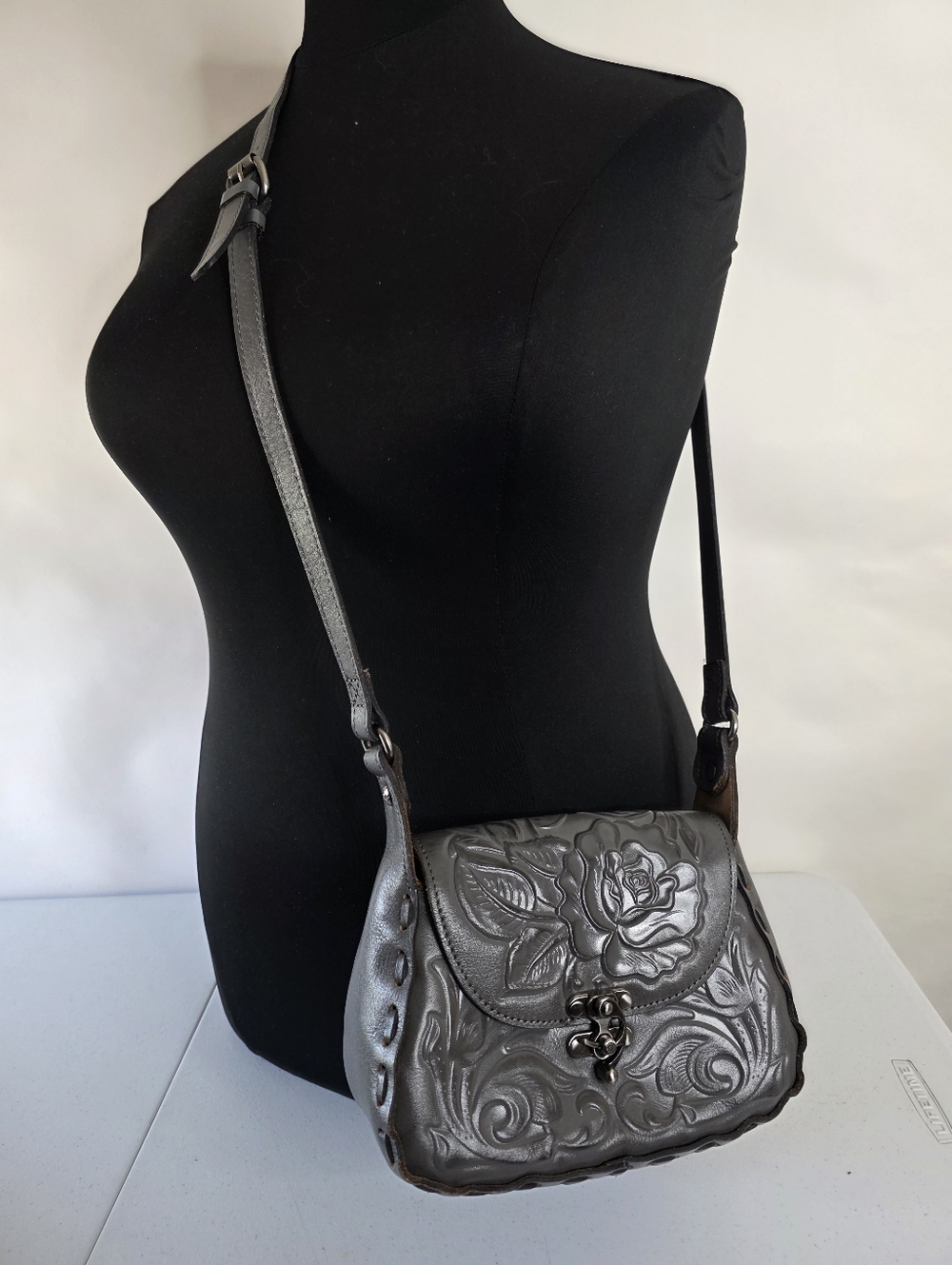 Patricia Nash Metallic Gray Tooled Leather Crossbody Bag - Picture 15 of 15